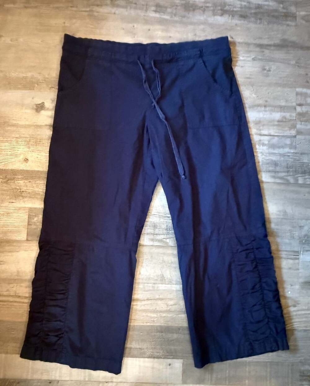 XCVI Women's Lightweight Quick Drying Capris size M